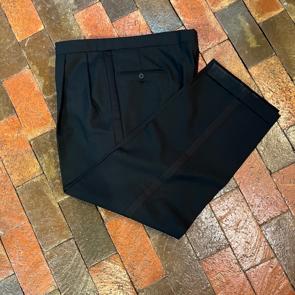 Tuxedo trousers no brand or label. Pleated front 38 x 29